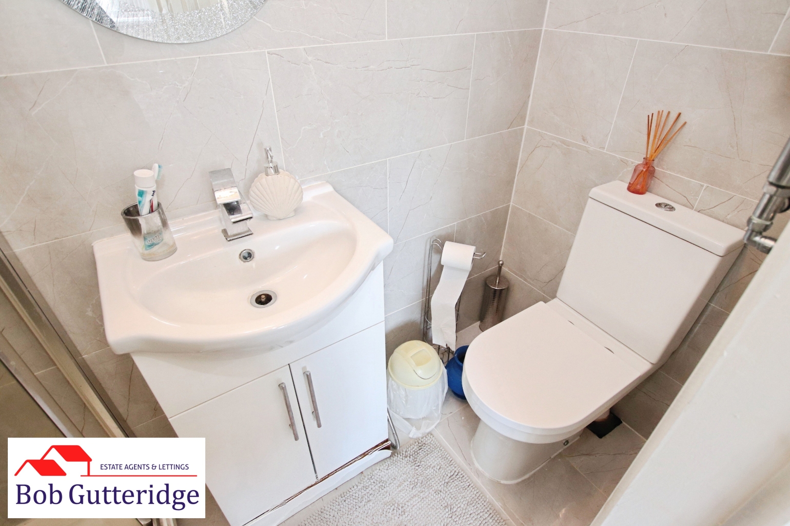 EN SUITE SHOWER ROOM
